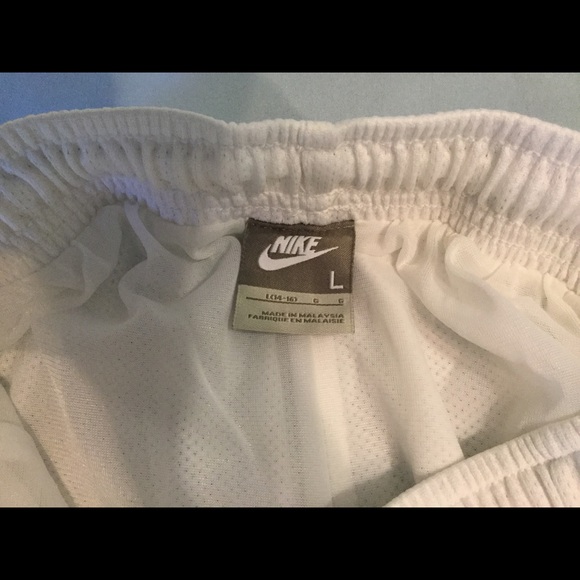 Nike Boys Shorts - Picture 2 of 2